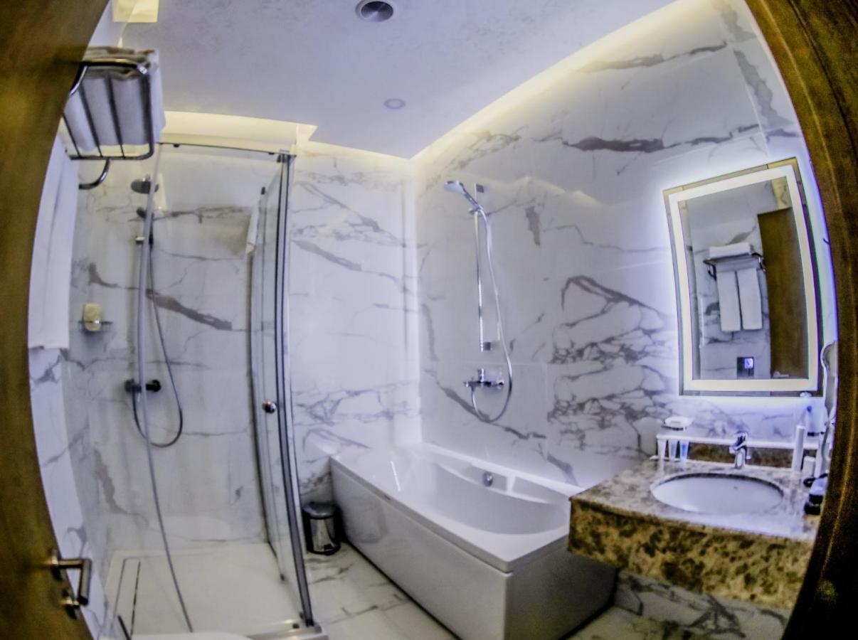Madison Hotel Baku Exteriör bild