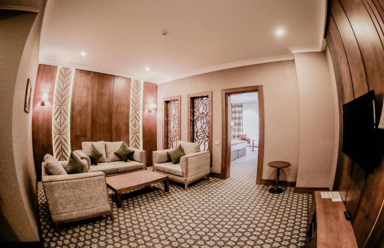 Madison Hotel Baku Exteriör bild
