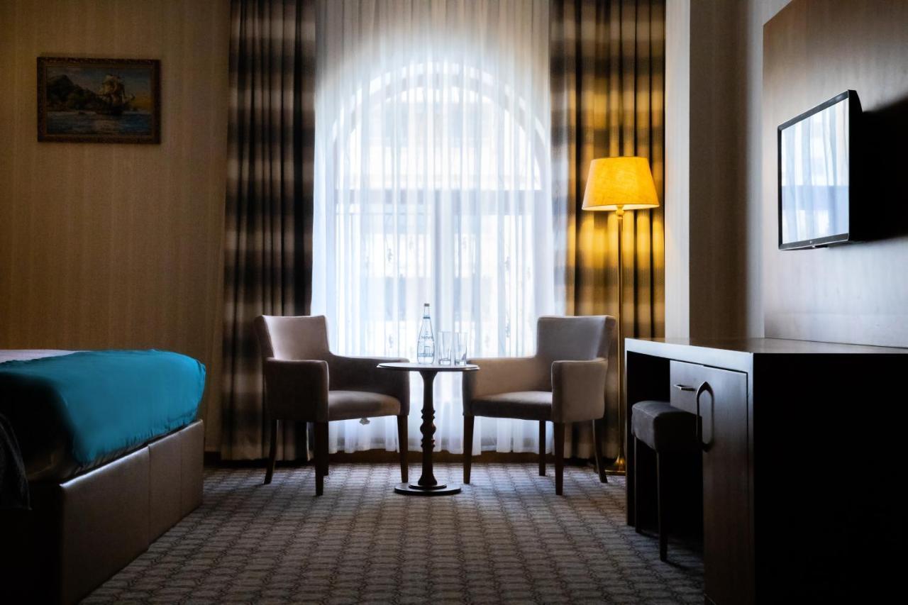Madison Hotel Baku Exteriör bild