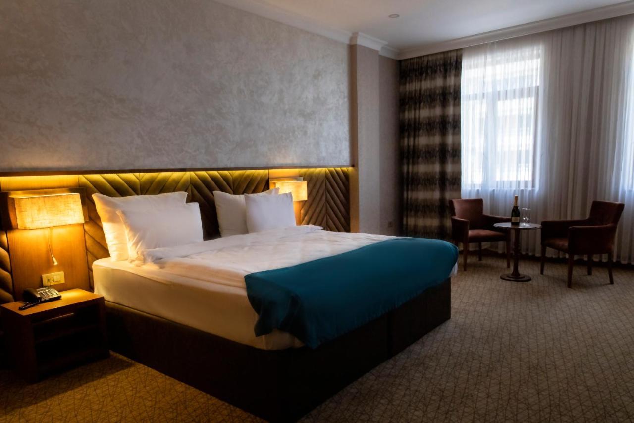Madison Hotel Baku Exteriör bild