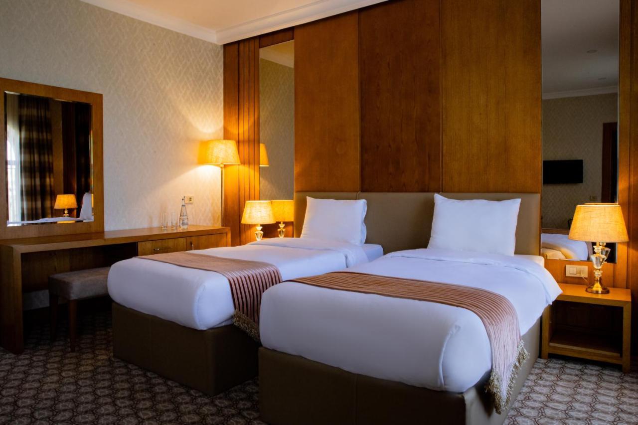 Madison Hotel Baku Exteriör bild