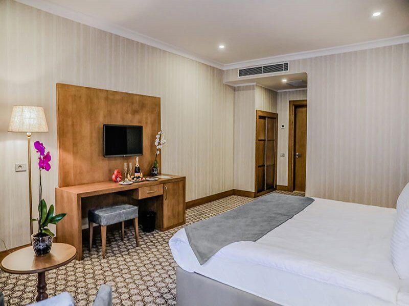 Madison Hotel Baku Exteriör bild