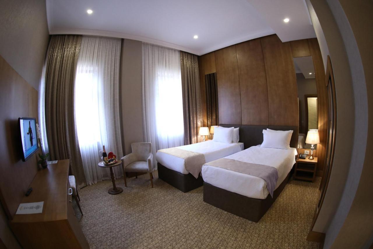 Madison Hotel Baku Exteriör bild
