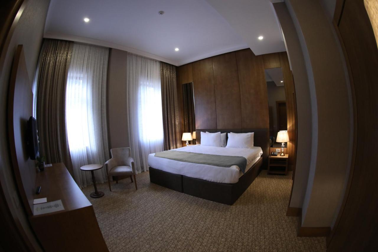 Madison Hotel Baku Exteriör bild