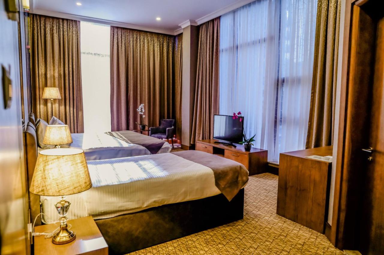 Madison Hotel Baku Exteriör bild